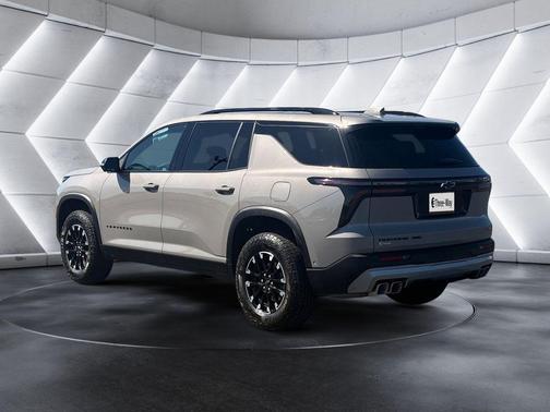 Sandstone Gray 2026 Chevrolet Traverse Z71