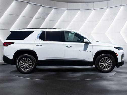 Summit White 2023 Chevrolet Traverse LT Cloth