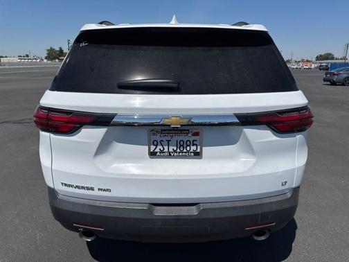 Summit White 2023 Chevrolet Traverse LT Cloth