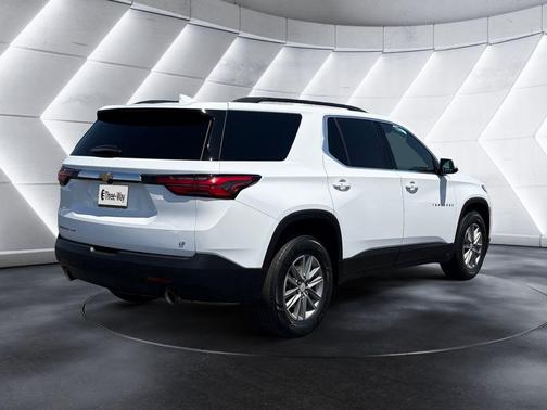 Summit White 2023 Chevrolet Traverse LT Cloth