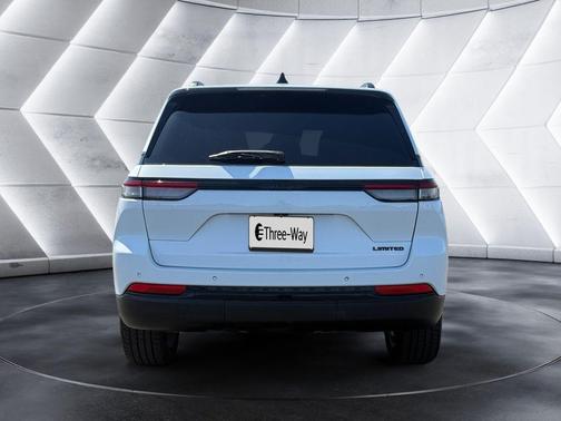 Bright White Clearcoat 2023 Jeep Grand Cherokee Limited