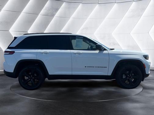 Bright White Clearcoat 2023 Jeep Grand Cherokee Limited