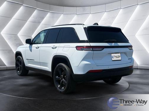 Bright White Clearcoat 2023 Jeep Grand Cherokee Limited