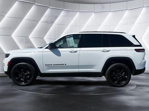 Bright White Clearcoat 2023 Jeep Grand Cherokee Limited
