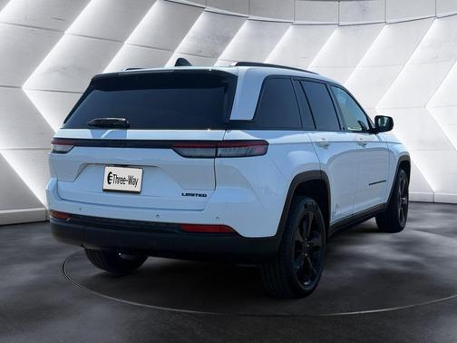 Bright White Clearcoat 2023 Jeep Grand Cherokee Limited