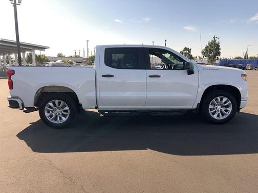 Summit White 2022 Chevrolet Silverado 1500 Custom