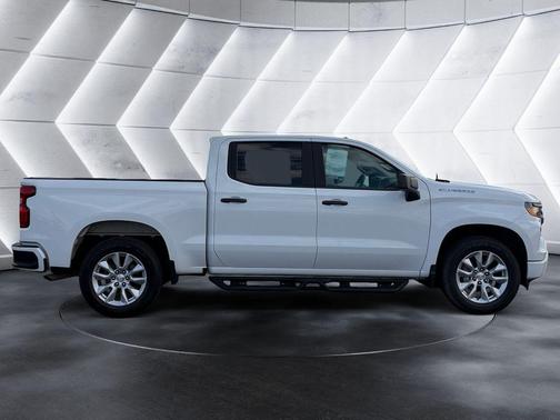 Summit White 2022 Chevrolet Silverado 1500 Custom