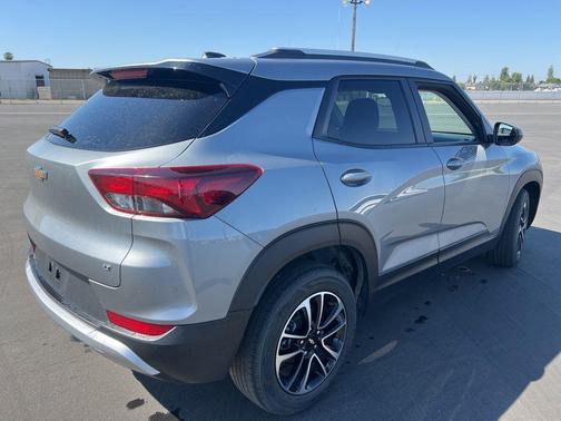 Sterling Gray Metallic 2025 Chevrolet Trailblazer LT