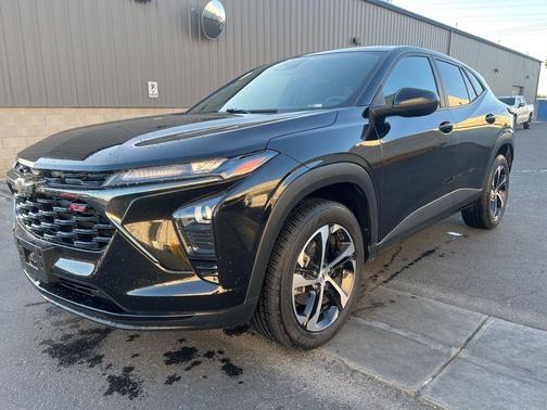 Mosaic Black Metallic 2024 Chevrolet Trax 1RS