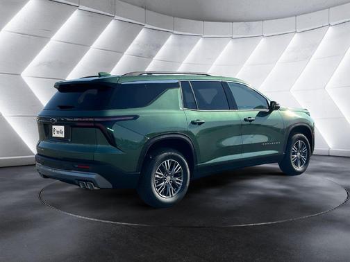 Green Metallic 2027 Chevrolet Traverse LT