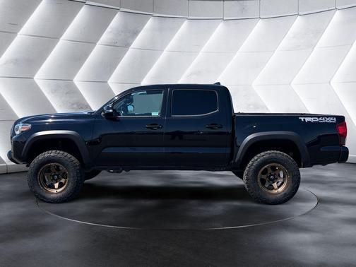 Midnight Black Metallic 2019 Toyota Tacoma TRD Off Road