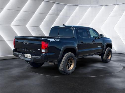 Midnight Black Metallic 2019 Toyota Tacoma TRD Off Road