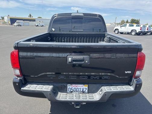 Midnight Black Metallic 2019 Toyota Tacoma TRD Off Road
