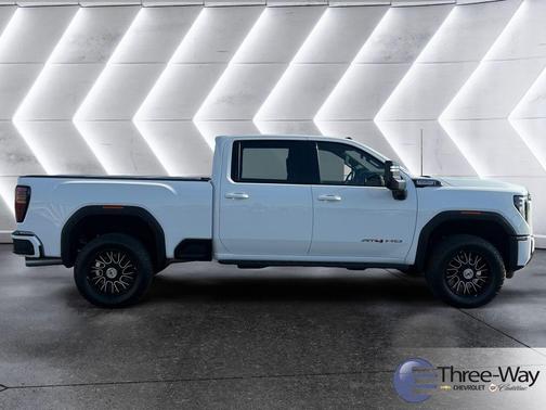Summit White 2025 GMC Sierra 2500 AT4