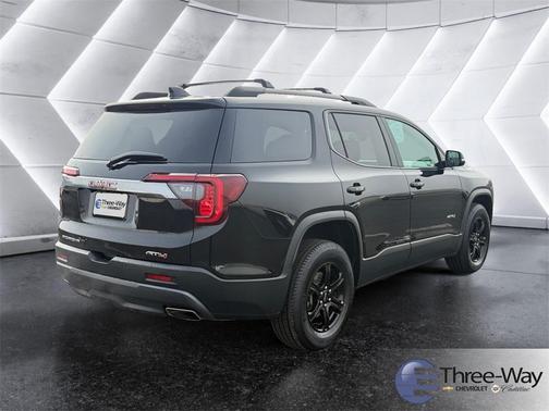 2023 GMC Acadia AT4