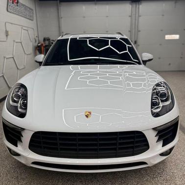 Carrara White Metallic 2018 Porsche Macan Macan Sport Edition