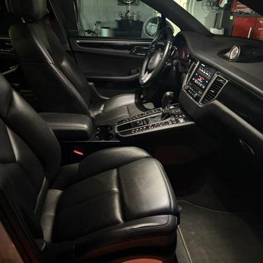 Carrara White Metallic 2018 Porsche Macan Macan Sport Edition