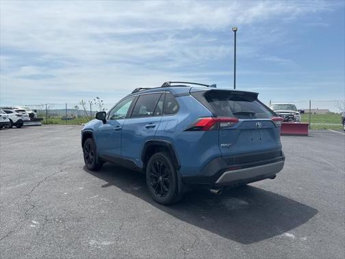 2022 Toyota RAV4 Hybrid SE