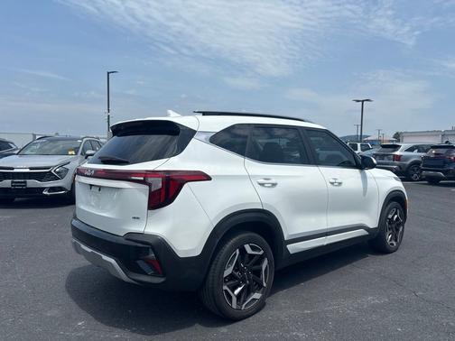 Snow White Pearl 2024 Kia Seltos SX