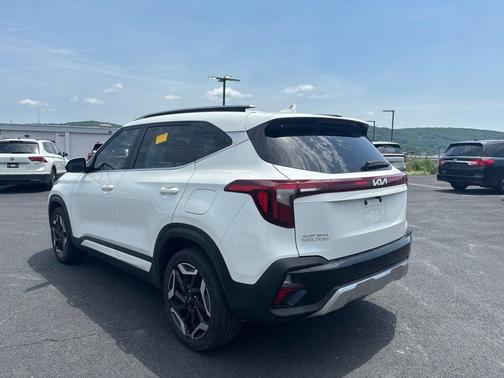 Snow White Pearl 2024 Kia Seltos SX