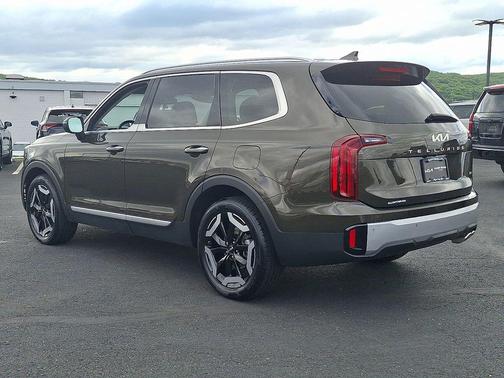 Dark Moss 2023 Kia Telluride S