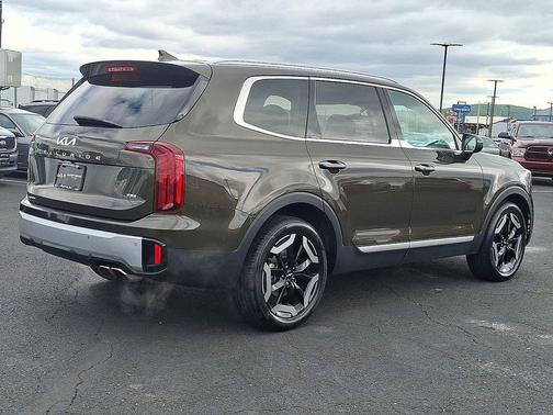 Dark Moss 2023 Kia Telluride S