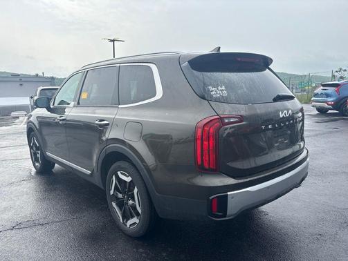 Dark Moss 2023 Kia Telluride S