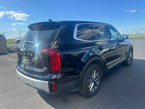 Ebony Black 2024 Kia Telluride LX