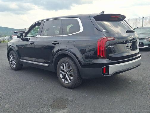 Ebony Black 2024 Kia Telluride LX