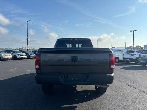 Granite Crystal Metallic Clearcoat 2020 RAM 1500 Classic Warlock