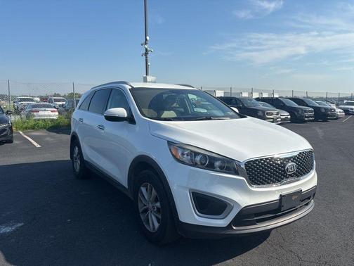 Snow White Pearl 2018 Kia Sorento LX