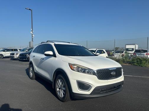 Snow White Pearl 2016 Kia Sorento LX
