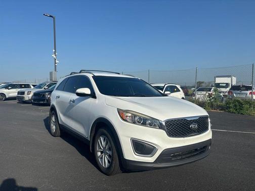 Snow White Pearl 2016 Kia Sorento LX