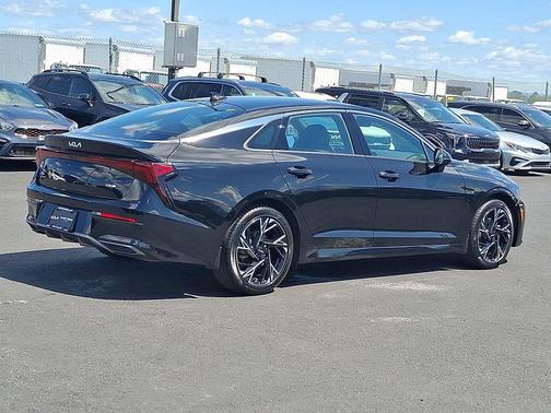 Aurora Black Pearl 2025 Kia K5 GT-Line