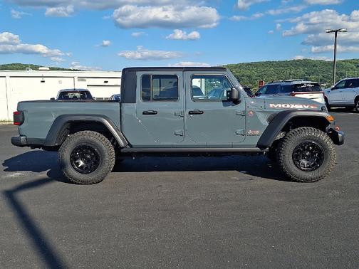 Anvil Clearcoat 2026 Jeep Gladiator Mojave