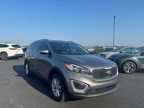 Titanium Silver 2018 Kia Sorento LX