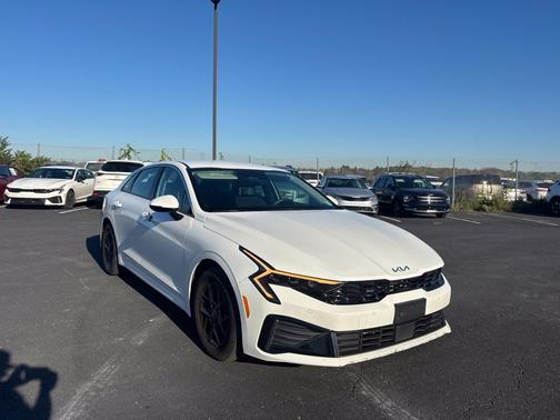 Snow White Pearl 2025 Kia K5 LXS FWD