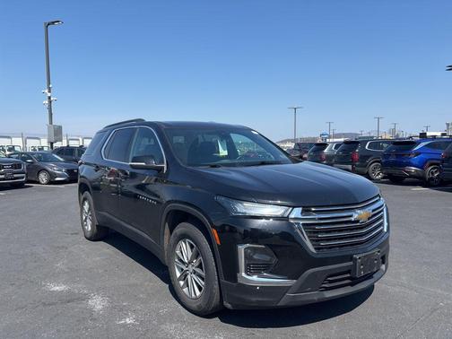 Mosaic Black Metallic 2023 Chevrolet Traverse LT Cloth