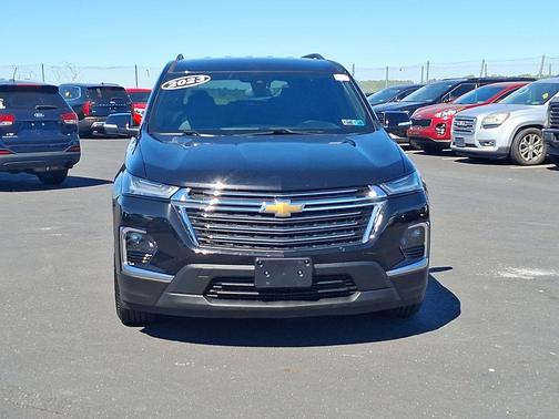 Mosaic Black Metallic 2023 Chevrolet Traverse LT Cloth