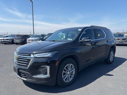 Mosaic Black Metallic 2023 Chevrolet Traverse LT Cloth