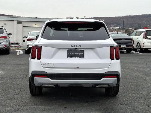 2025 Kia Sorento LX