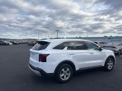 2025 Kia Sorento LX