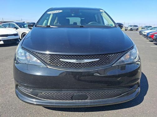 2024 Chrysler Voyager LX