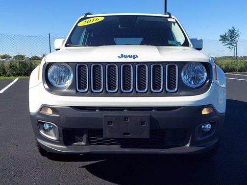 Alpine White 2016 Jeep Renegade Latitude