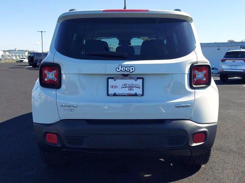 Alpine White 2016 Jeep Renegade Latitude
