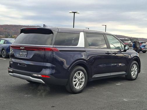 2023 Kia Carnival LX