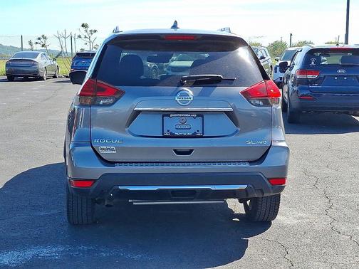 Gun Metallic 2017 Nissan Rogue SL
