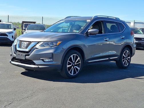 Gun Metallic 2017 Nissan Rogue SL
