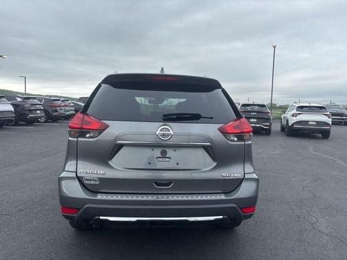 Gun Metallic 2017 Nissan Rogue SL