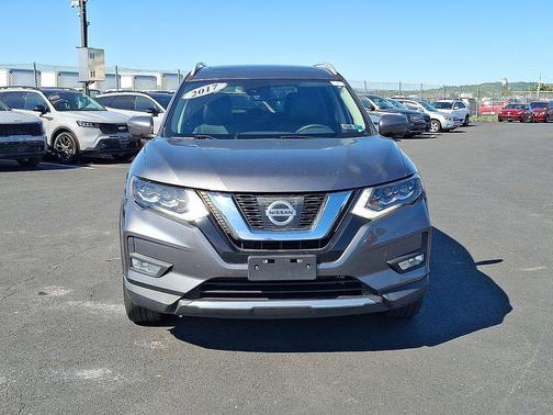 Gun Metallic 2017 Nissan Rogue SL